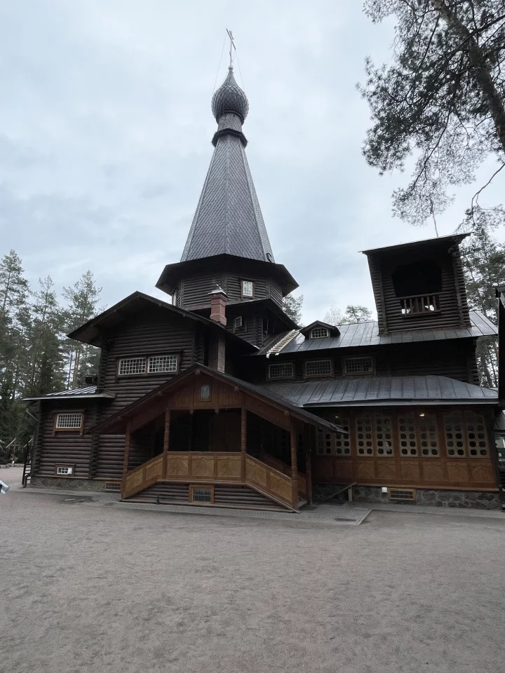 Церковь снаружи