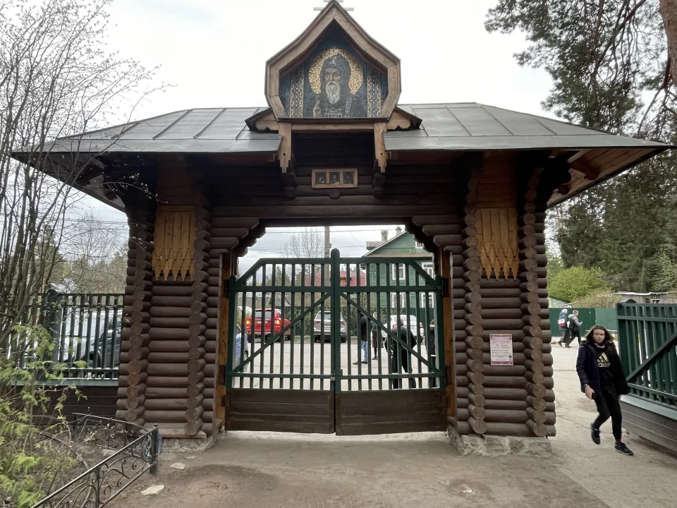 Церковь снаружи