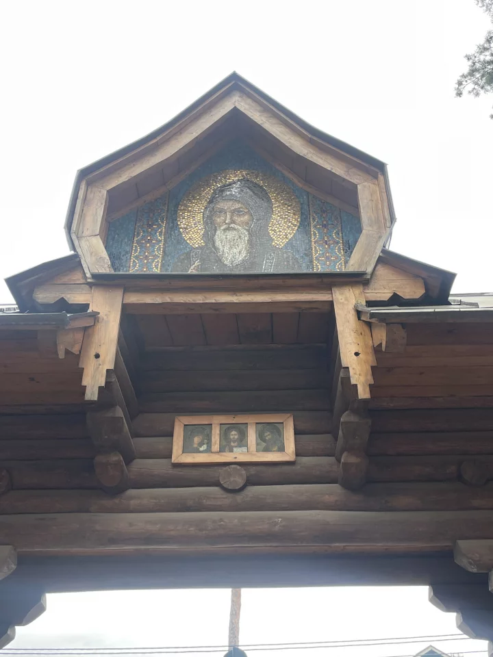 Церковь снаружи