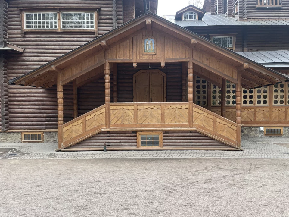 Церковь снаружи