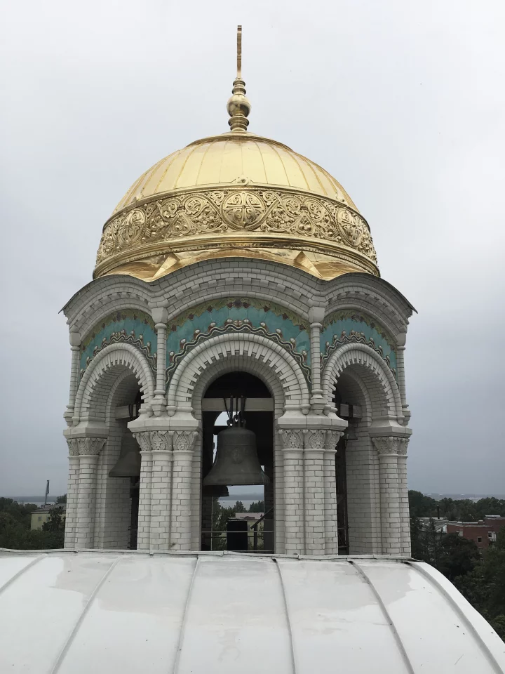 С колокольни