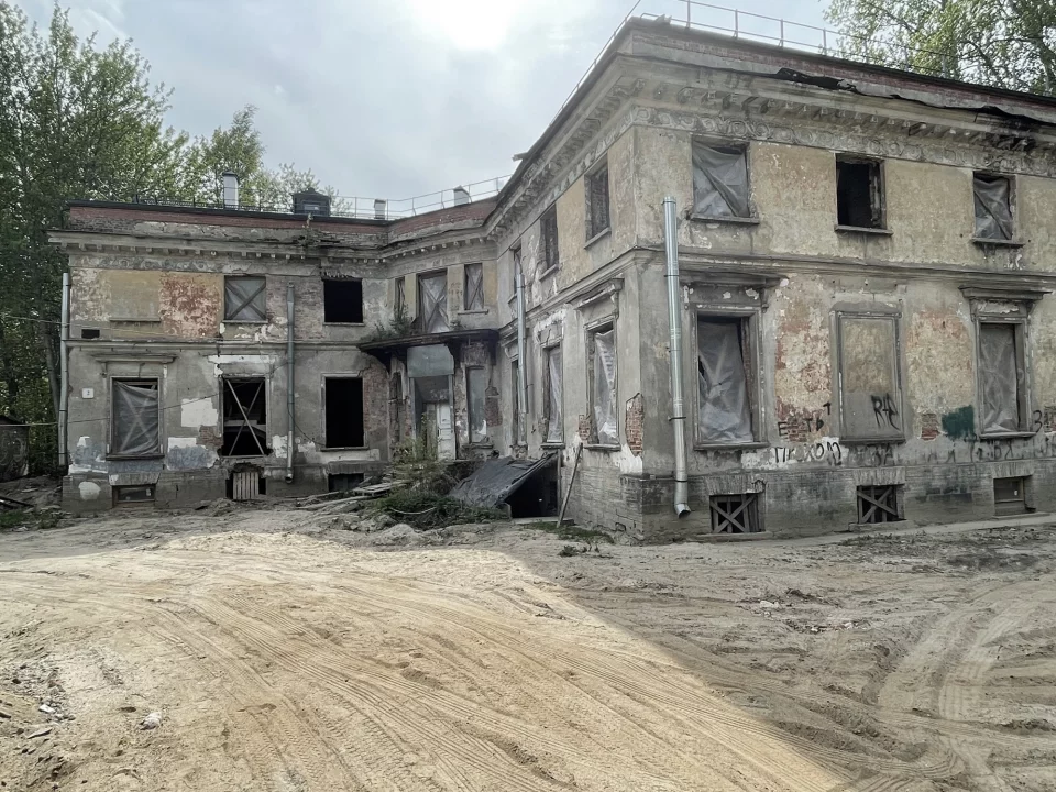 Дом снаружи